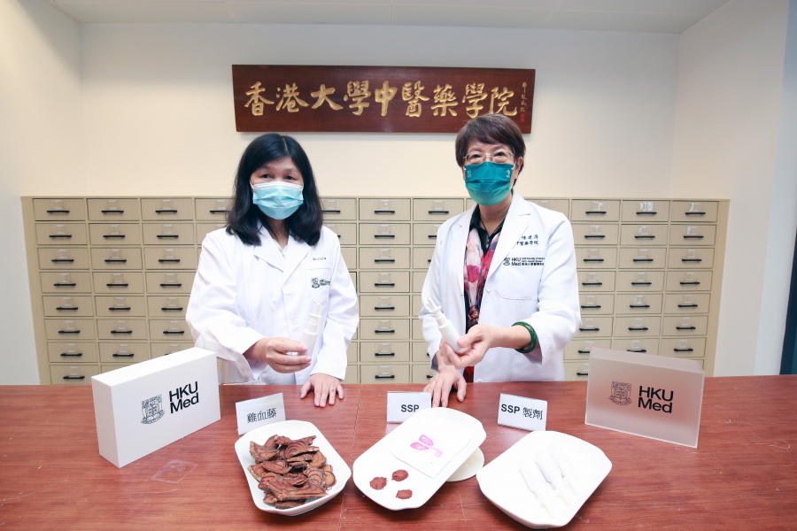 陳建萍博士（右）及劉利博士（左）的研究團隊共同發現，中藥雞血藤提取物可廣泛抑制及阻止SARS-CoV-2等病毒入侵。