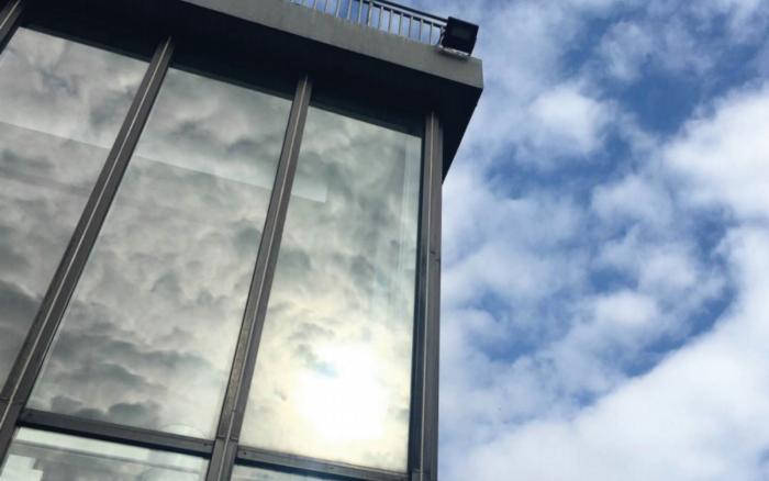 Building showing reflection of the sky on the window